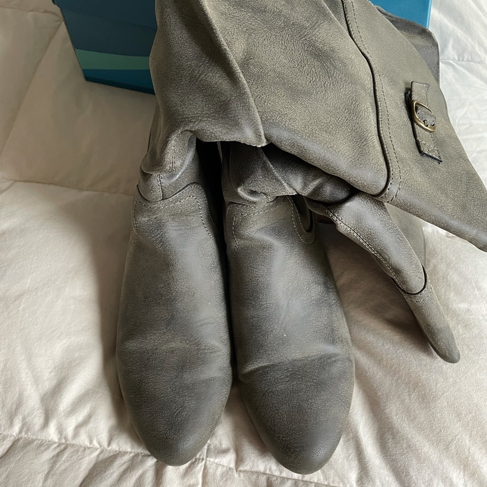 White Mountain Gray Boots - Picture 3 of 4